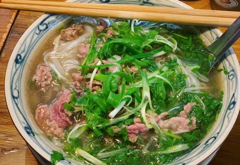 Phở bò tái thơ ngon